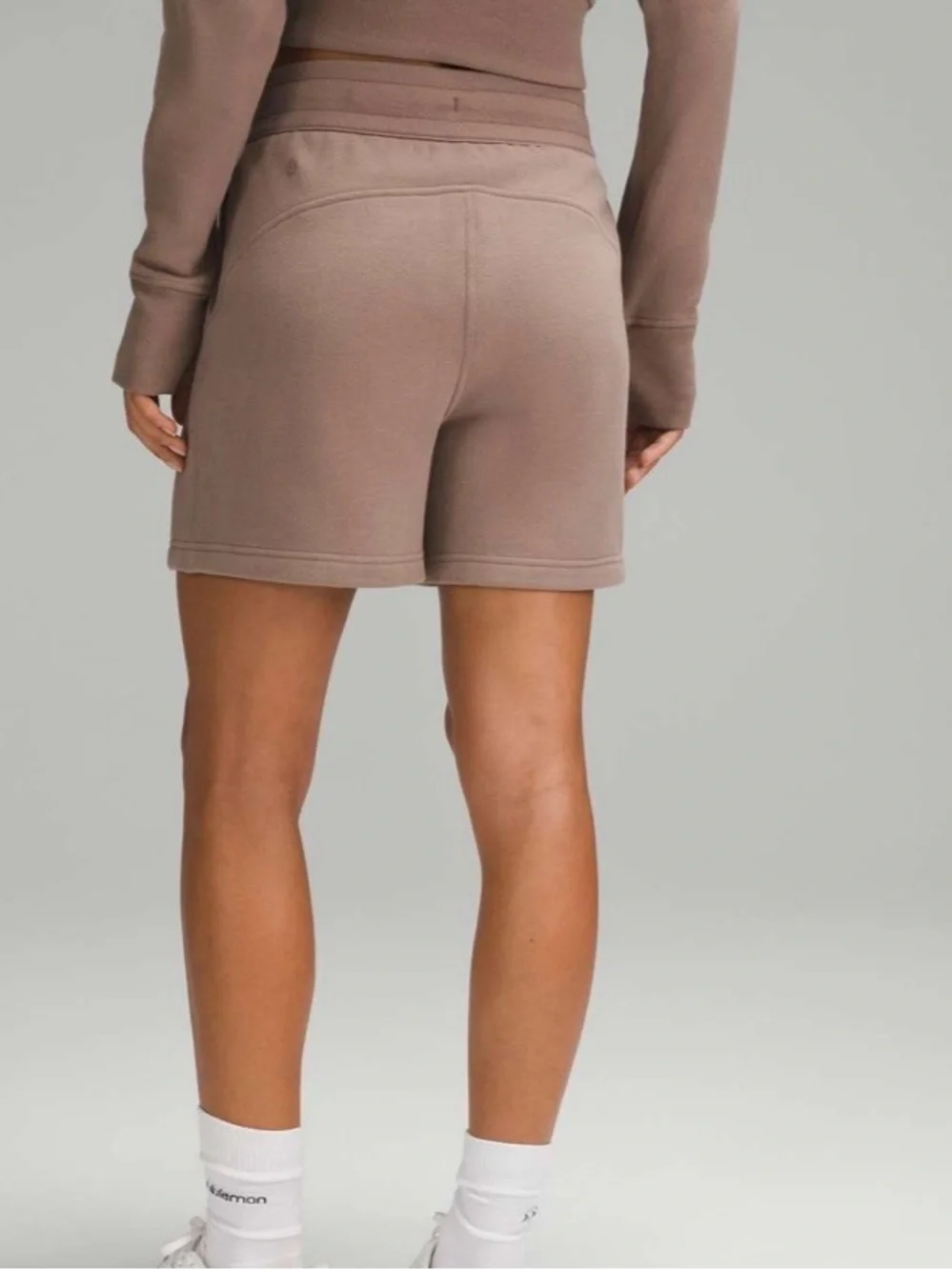 LULULEMON SCUBA HIGH RISE SHORTS 5”in TAUPETASTIC SIZE 12